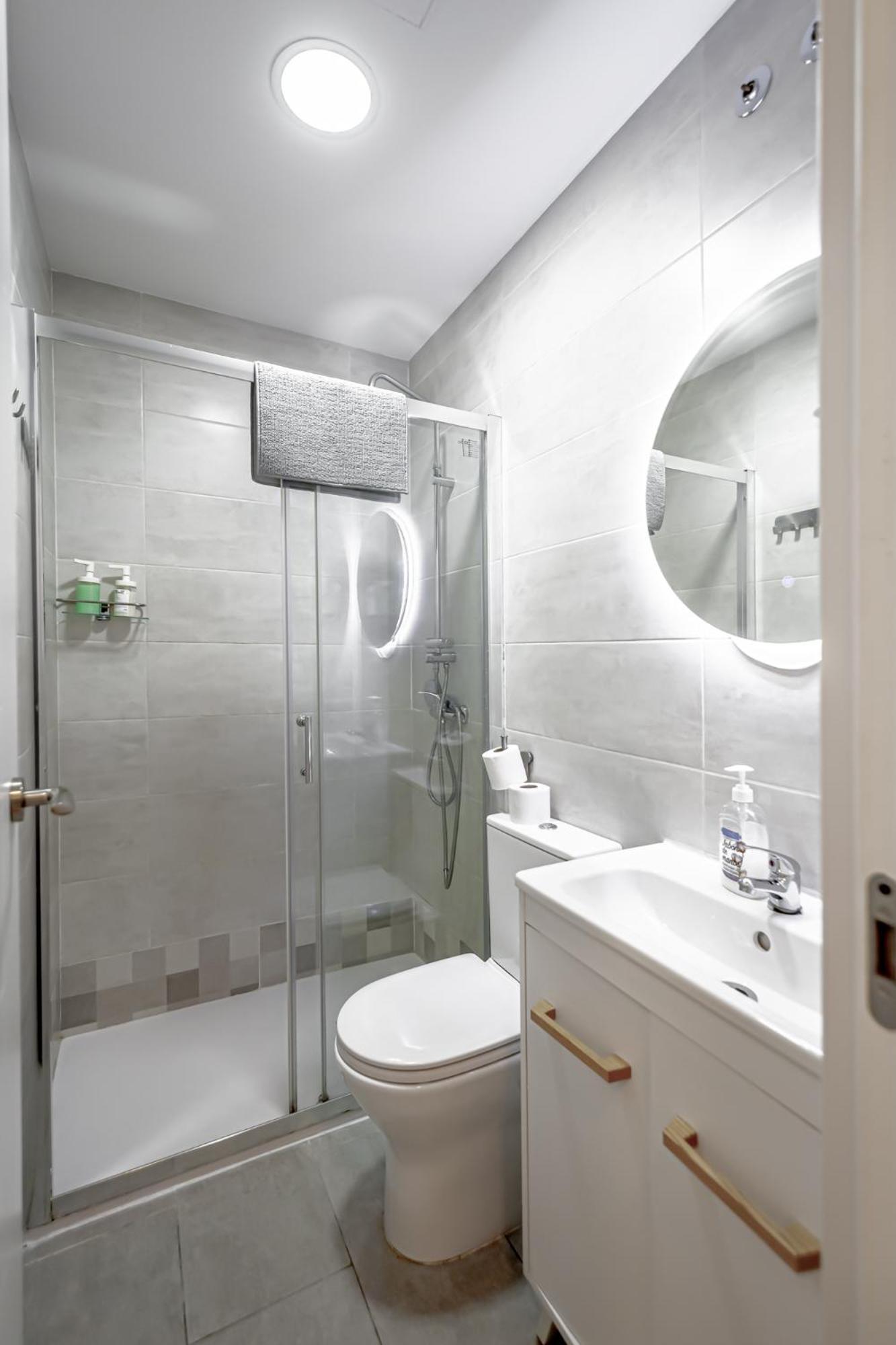 Apartamentos Tetuan Madrid Bagian luar foto